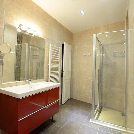 Spacious And Elegant Apt In Paris Paris